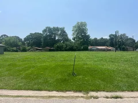 819 Empire St, El Campo, TX 77437