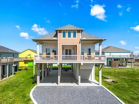 950 Sue Dr, Crystal Beach, TX 77650
