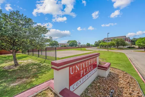 517 Southwest Pkwy #103, College Station, TX 77840