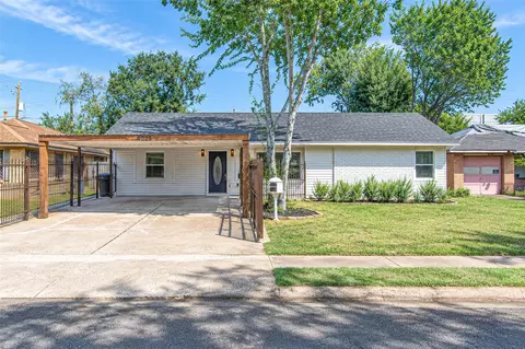 5326 De Lange Ln, Houston, TX 77092