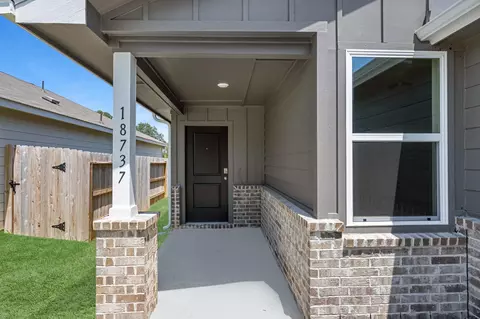 Exterior - 18737 Loom Dr, Conroe, TX 77306 photo 2 of 4