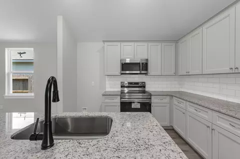 Kitchen - 18737 Loom Dr, Conroe, TX 77306 photo 2 of 5