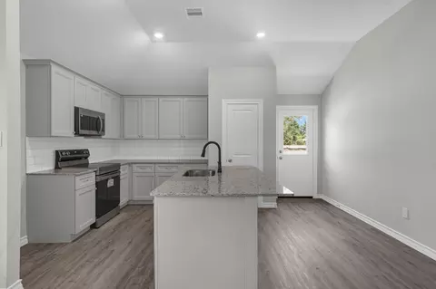 Kitchen - 18737 Loom Dr, Conroe, TX 77306 photo 5 of 5