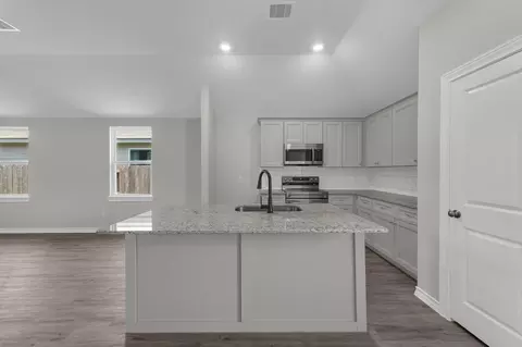 Kitchen - 18737 Loom Dr, Conroe, TX 77306 photo 3 of 5