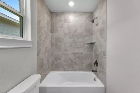 Bath - 18737 Loom Dr, Conroe, TX 77306 photo 4 of 4