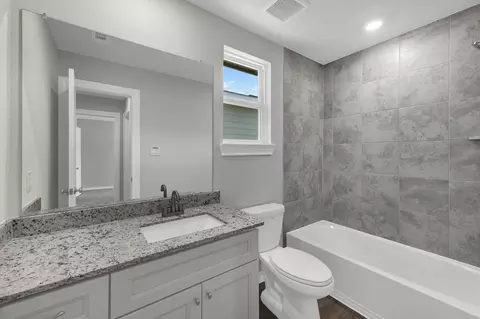 Bath - 18737 Loom Dr, Conroe, TX 77306 photo 3 of 4