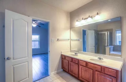 Bath - 29610 Legends Glen Dr, Spring, TX 77386 photo 4 of 8