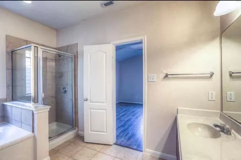 Bath - 29610 Legends Glen Dr, Spring, TX 77386 photo 5 of 8