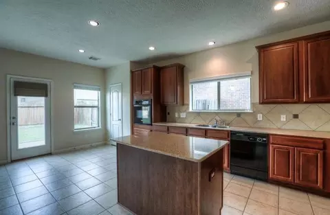 Kitchen - 29610 Legends Glen Dr, Spring, TX 77386 photo 2 of 3