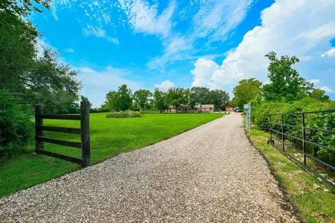 22035 Buescher Rd, Tomball, TX 77377