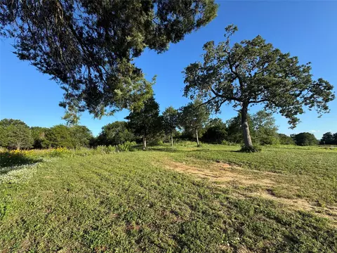 504 S Garrett Cir, Bellville, TX 77418