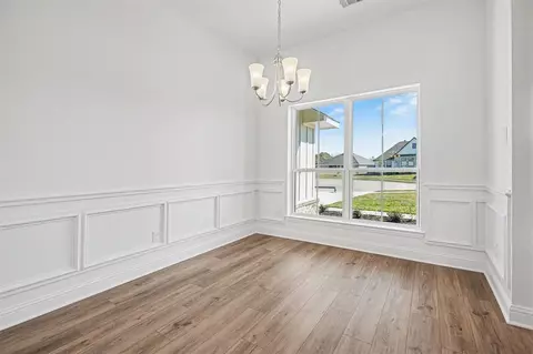 8 Keystone Ct, Angleton, TX 77515