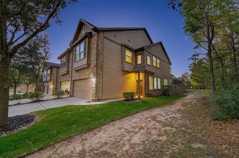 137 Cheswood Mnr, The Woodlands, TX 77382