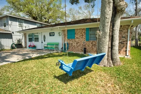 929 Private Road 652, Sargent, TX 77414