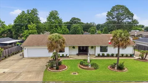 5320 Lincoln Ave, Groves, TX 77619