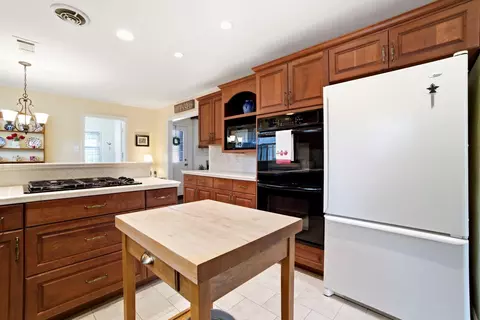 Kitchen - 218 Tree Trunk Dr, Spring, TX 77388 photo 3 of 3