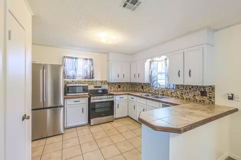 Kitchen - 2934 Goodson Loop, Pinehurst, TX 77362 photo 1 of 2