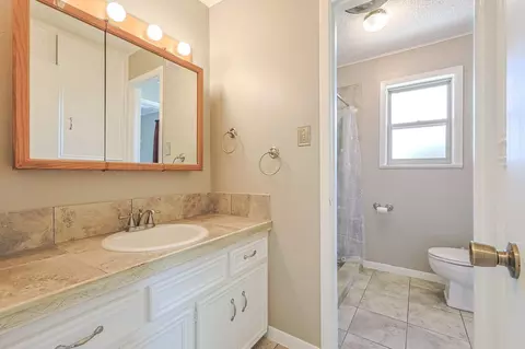 Bath - 2934 Goodson Loop, Pinehurst, TX 77362 photo 3 of 3