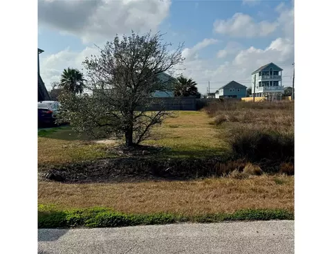 1022 19th St, San Leon, TX 77539