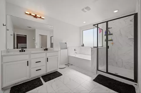 Bath - 232 Robert Hightower Dr, Jarrell, TX 76537 photo 2 of 3
