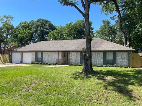 302 Maple Ln, Conroe, TX 77304 photo 1