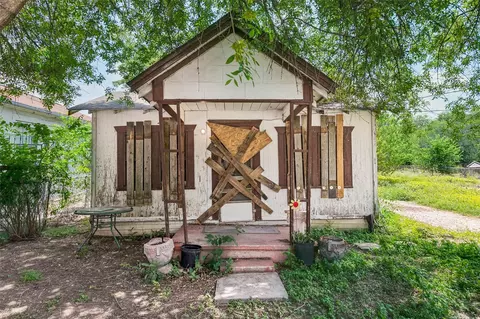 904 S San Joaquin Ave, San Antonio, TX 78237