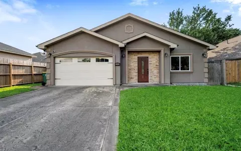 2526 Perez Rd, Pasadena, TX 77502