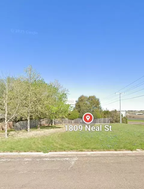 1809 Neal St, Navasota, TX 77868