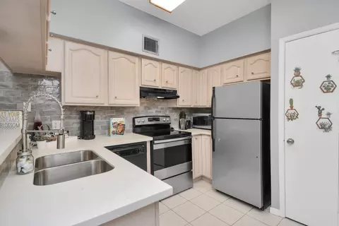 2626 Holly Hall St #1207, Houston, TX 77054