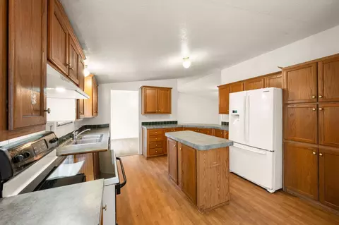 Kitchen - 16495 Taurus Ct, Conroe, TX 77306 photo 3 of 4