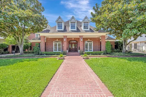 2203 Pineloch Dr, Houston, TX 77062