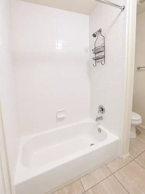 Bath - 1608 Grable Cove Ln, Spring, TX 77379 photo 5 of 6