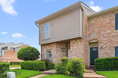 1021 Fountain View Dr, Houston, TX 77057