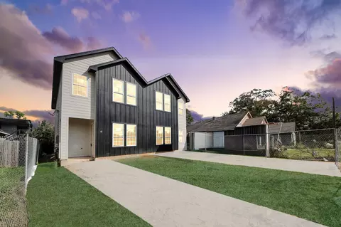 7459 Calhoun Rd, Houston, TX 77033