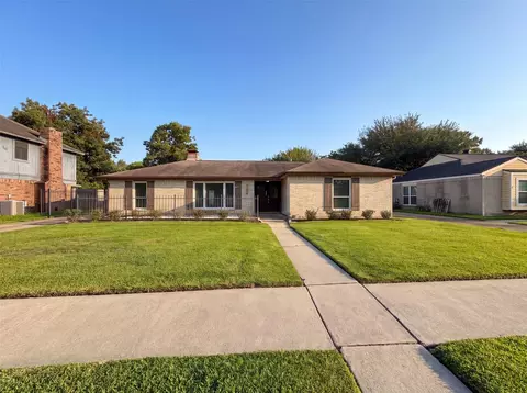 14923 Aspen Hills Dr, Houston, TX 77062