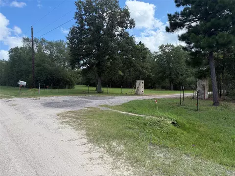 92 Willey Rd, Bedias, TX 77831