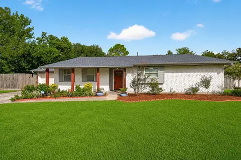 11126 Cedarhurst Dr, Houston, TX 77096
