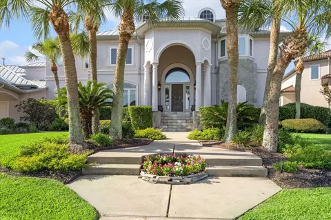 1818 Ray Shell Ct, Seabrook, TX 77586