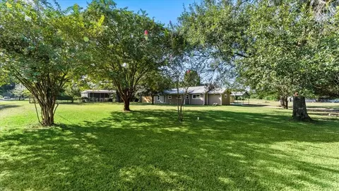 12 Watson Lake Rd, Huntsville, TX 77340