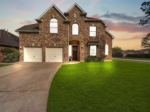9602 Emerald Lakes Dr, Rosharon, TX 77583