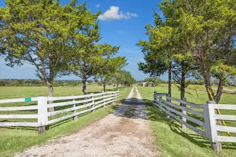 4277 Mustang Rd, Brenham, TX 77833