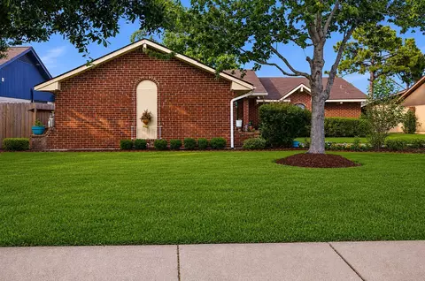 10323 Sageyork Dr, Houston, TX 77089