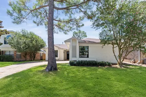 12823 Ashford Hills Drive Dr, Houston, TX 77077