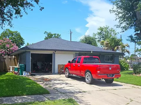 6321 Apache Dr, Pasadena, TX 77503