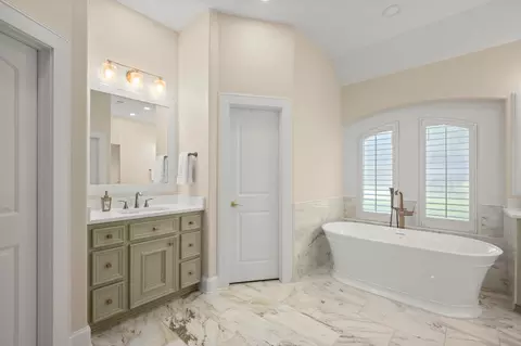 Bath - 4106 Angling Ln, Spring, TX 77386 photo 1 of 9