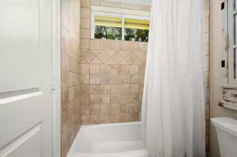 Bath - 4106 Angling Ln, Spring, TX 77386 photo 7 of 9