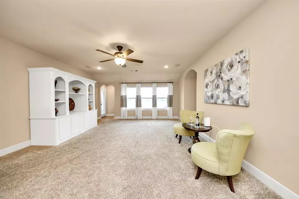 Living - 1525 Noble Way Ct, League City, TX 77573 photo 5 of 6