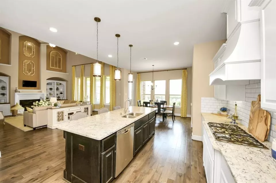 Kitchen - 1525 Noble Way Ct, League City, TX 77573 photo 3 of 6