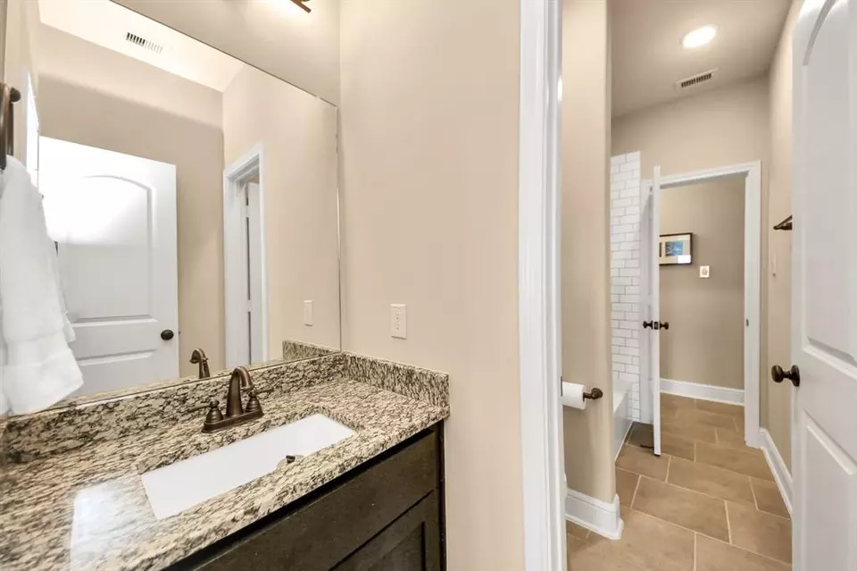 Bath - 1525 Noble Way Ct, League City, TX 77573 photo 6 of 6