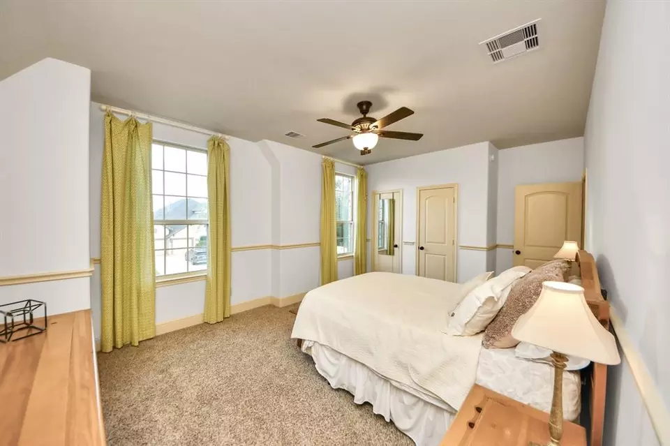 Bedroom - 1525 Noble Way Ct, League City, TX 77573 photo 4 of 5